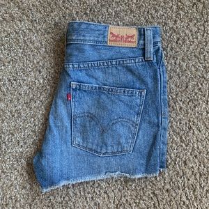 High waisted Levi’s shorts size 3